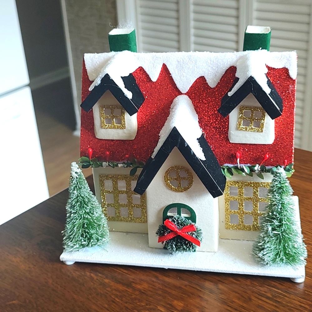 Wondershop Christmas Holiday House